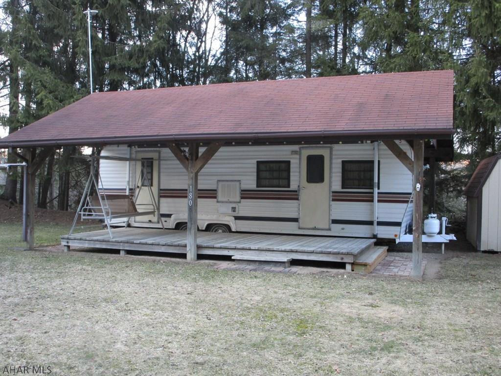 Nice camper and deck covered by a pavilion.  Great outside areas both in front and back.  Great location not far from the swimming pool.