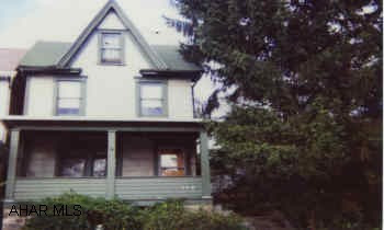 2 STORY 3 BEDROOM FRAME HOME ON DOUBLE LOT. NEEDS SOME T.L.C. BUT WOULD MAKE GREAT STUDENT RENTAL PROPERTY.