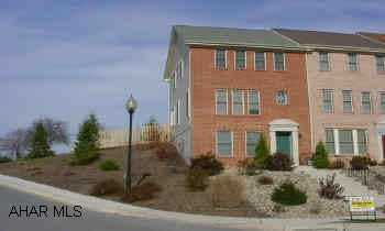 End unit townhouse in Holliday Hills. All kitchen appliances stay including washer and dryer.