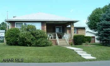 1 story perma stone w/ finished basement. C/A, 1car detached garage. Lg eat in kitchen w/ breakfast nook & bay window seat. 1 story perma stone w/ finished basement. C/A, 1 car detached garage. Lg eat-in kitchen w/ breakfast nook & bay window seat. cedar closet in hallway.  SEE INTERIOR PHOTOS
