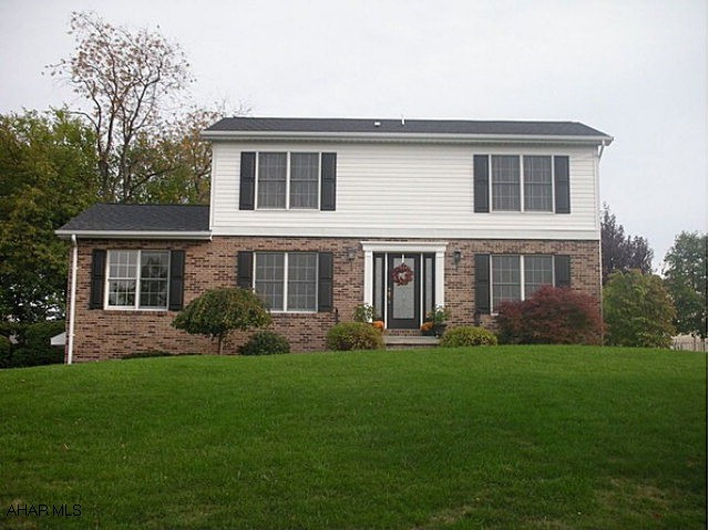Extremely well maintained 2 story in Brentwood section of Penn Farms. kitchen is updated with large eating area. The family room has plenty of light and fireplace. hardwood floors are throughout the 1st floor. New roof, new furnace..central air was installed in 2006. This home is very bright and pleasant. super location. foot of ten elementary school. yard is fenced..backyard private to enjoy the oversized deck. sq. ft. of rooms is rounded up or down. Home is 2300 sq. ft. excluding garage.