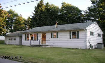 PROPERTY NEEDS TLC. CUTE 1 STORY W/ HARDWOOD FLOORS , GARAGE ATTACHED BY A WALK THRU AREA