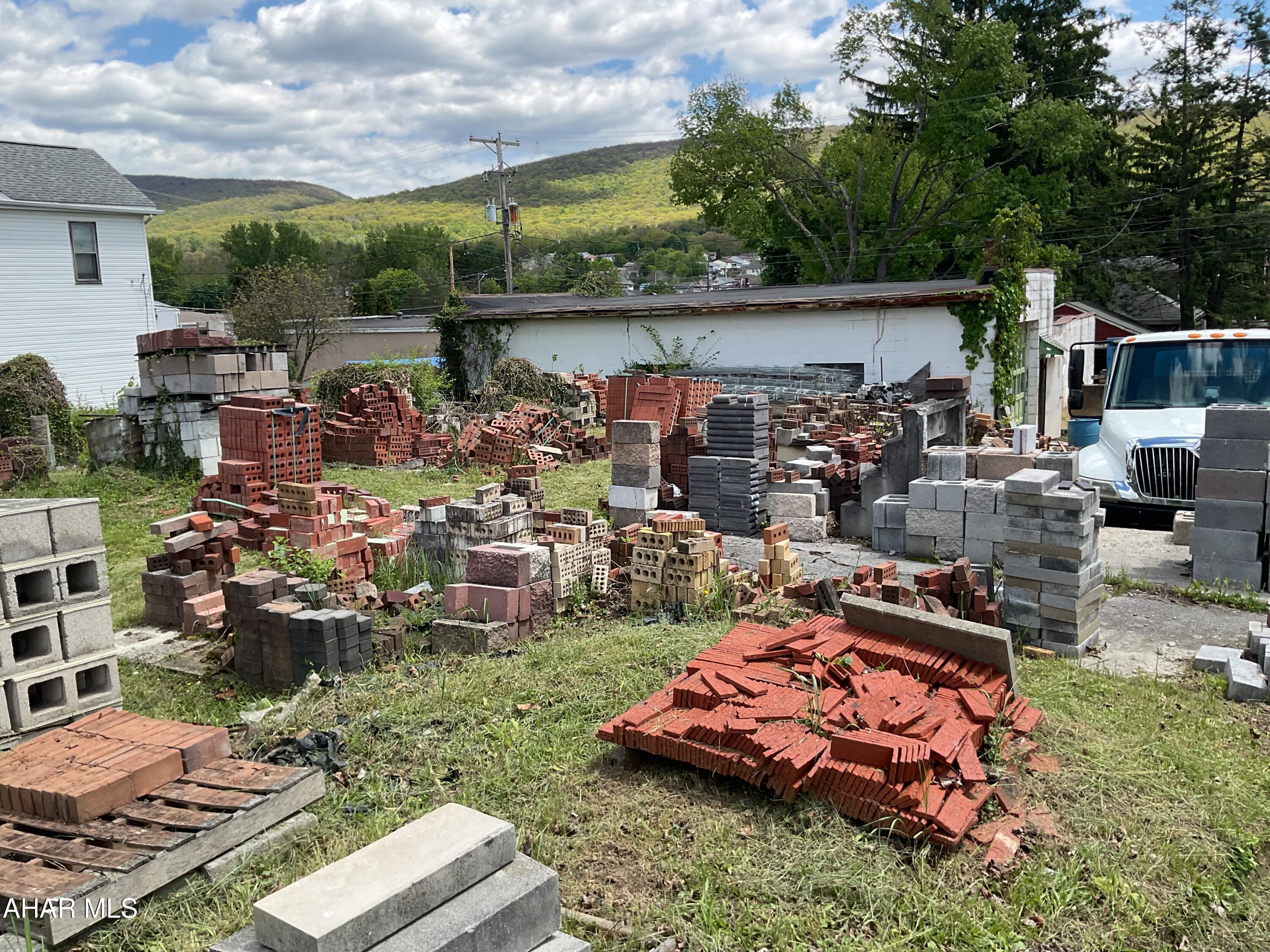 1009 and 1013 Hudson Ave will be sold together 
No equipment in or around is included in sale 
But may be purchased in addition to the 2 parcels. 
Masonry products on pallets in yard can stay.