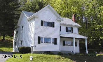 Modern 3 bedroom home with large double lot.  $1000 carpet allowance.  Under contract with drop out clause.