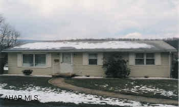3BR/2BA Shuttered Ranch Home, Near schools and shops. Covered patio.