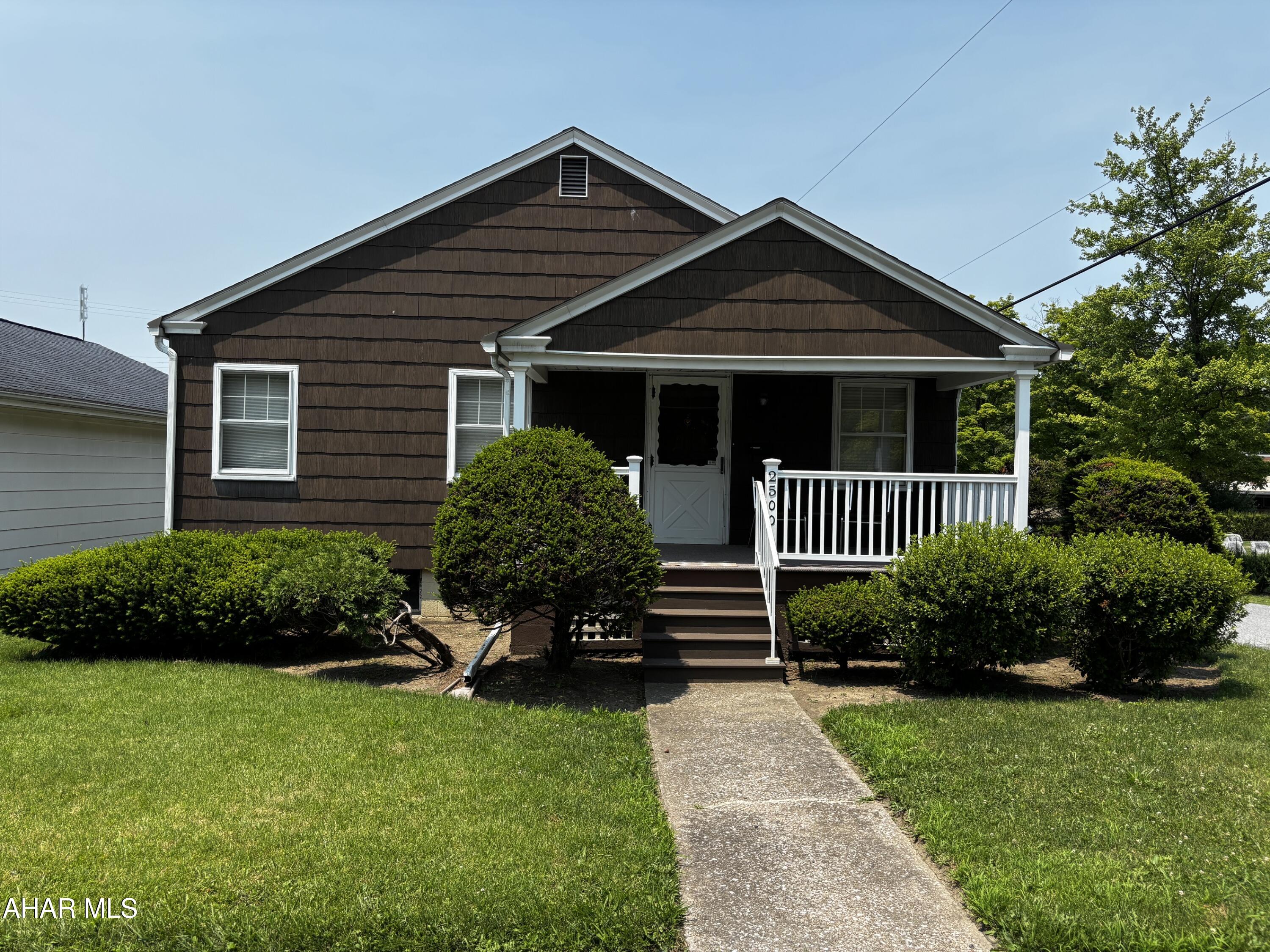 **Charming Single-Story 3-bedroom Home in a Desirable Neighborhood! 

The original hardwood floors lie beneath the carpeting which are visible in the bedroom closets. 

With some paint and a few modern updates, you can create your dream space and build instant equity.

Outside is a private fenced-in yard, ideal for outdoor relaxation and gatherings.