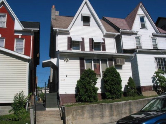 Well maintained 3BR 1.5BA plus bonus room on 3rd floor. All appliances including 3 window A/C units. Fenced yard contains gazebo. Parking off alley.