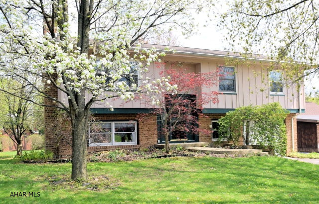 Very nice bi-level with great yard.  Well maintained and ready to move in.  Nice deck off dining room.  Central Air.  Quiet, dead end street.