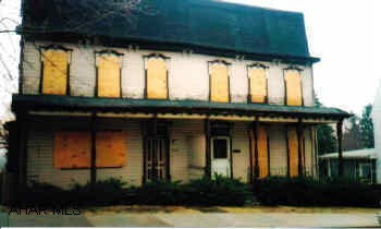 Double house with 6 rooms and bath on each side.  One side needs work.  SOLD AS IS. Double house with 6 rooms and bath on each side.  One side needs work.  SOLD AS IS.