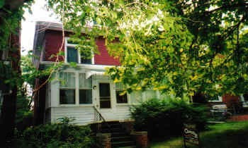 4 bedrooms, living room, dining room, fenced yard, 1.5 car garage. 30x120, concrete block
