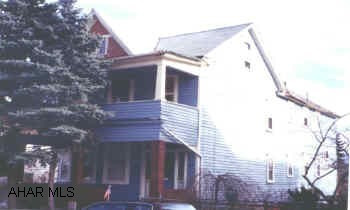 Great deal for owner occupant. Large units, 1084 sq ft per unit.