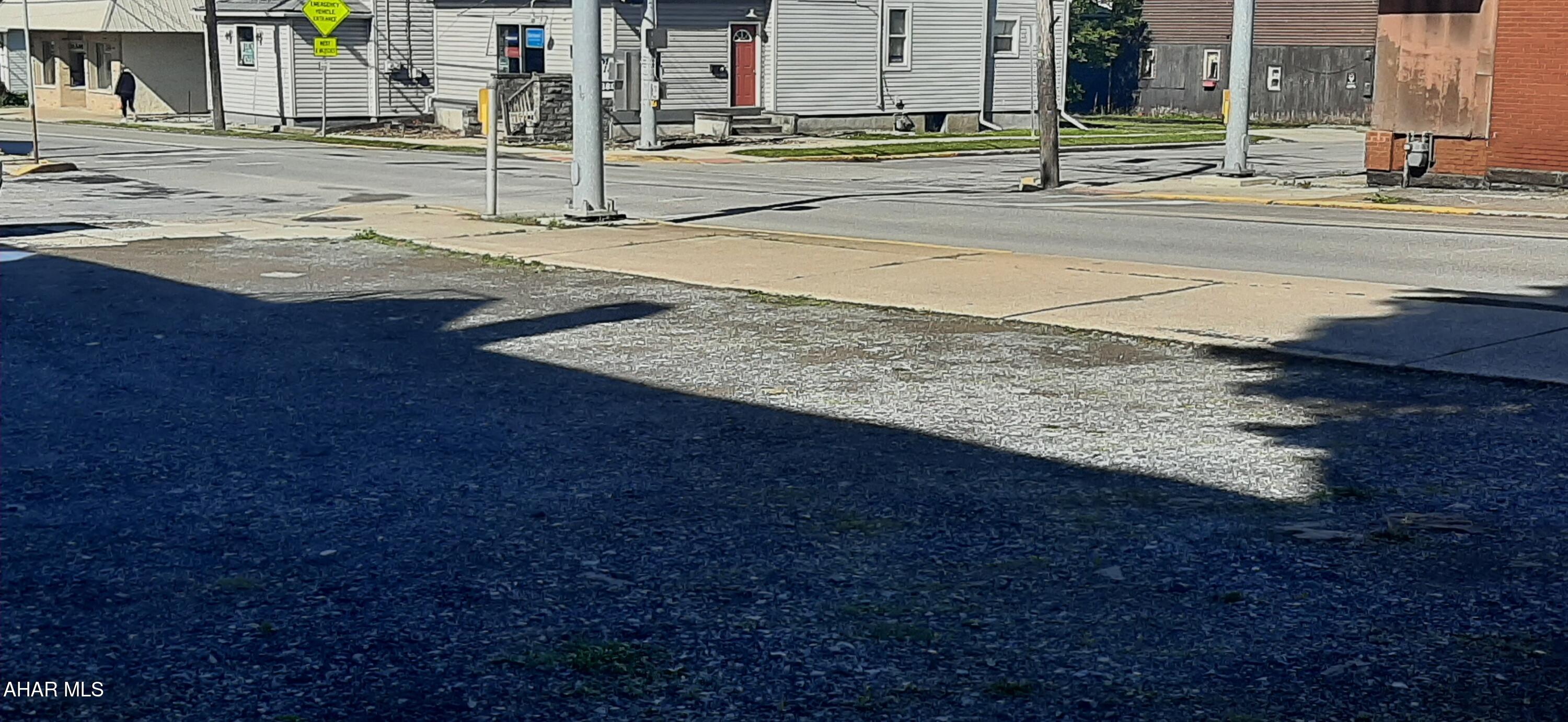 Vacant lot for rent! Bring your business to set up on this 38x80 lot. High traffic on this corner lot. The possibilities are endless! Call for more info.