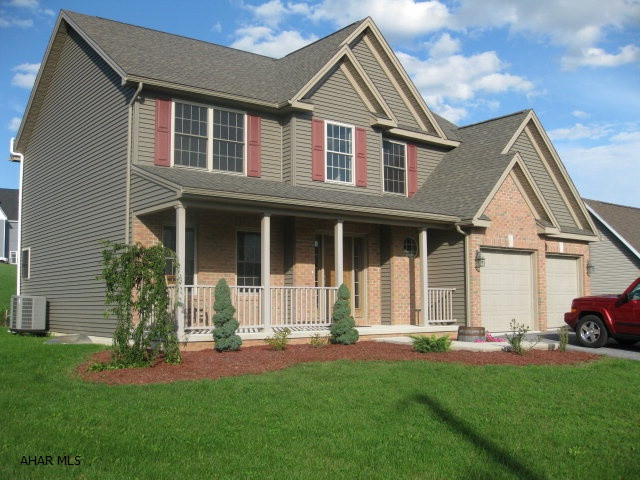Beutiful Scotch Valley area.  2 story home on large lot.  Three bedrooms on second floor with a fourth bedroom and 3/4 bathroom off of family room in basement.  Master bathroom with jacuzzi tub. Nicely laid out kitchen with island area.