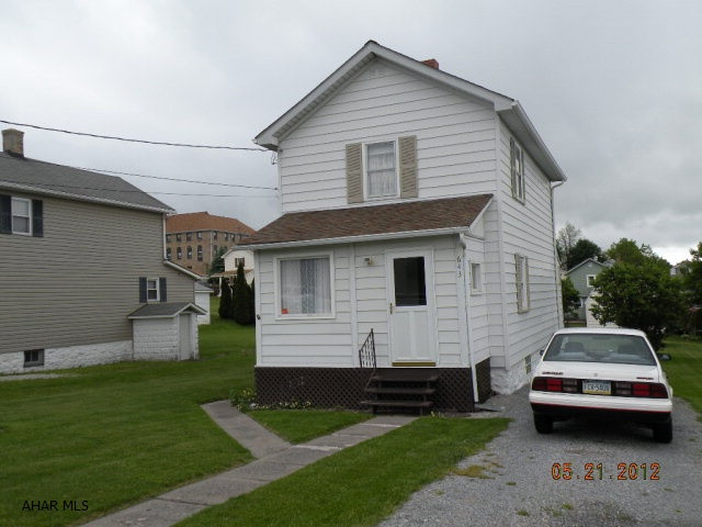 Motivated seller!  Great starter home, Move in condition, 2 BR with bath on the 1st floor, large eat-in kitchen, pantry, oil heat. Nice yard with gazebo & sun porch