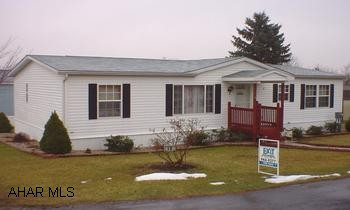Immaculate condition! Bright and cheery! Located on a corner lot (rent $180 month), cathedral ceilings, built-in hutch, beautiful master bath (garden tub). 1996 Champion 28x52. Off-street parking for two. Please remove shoes. Immaculate condition! Bright and cheery! Located on a corner lot (rent $180 month), cathedral ceilings, built-in hutch, beautiful master bath (garden tub). 1996 Champion 28x52. Off-street parking for two. Please remove shoes.