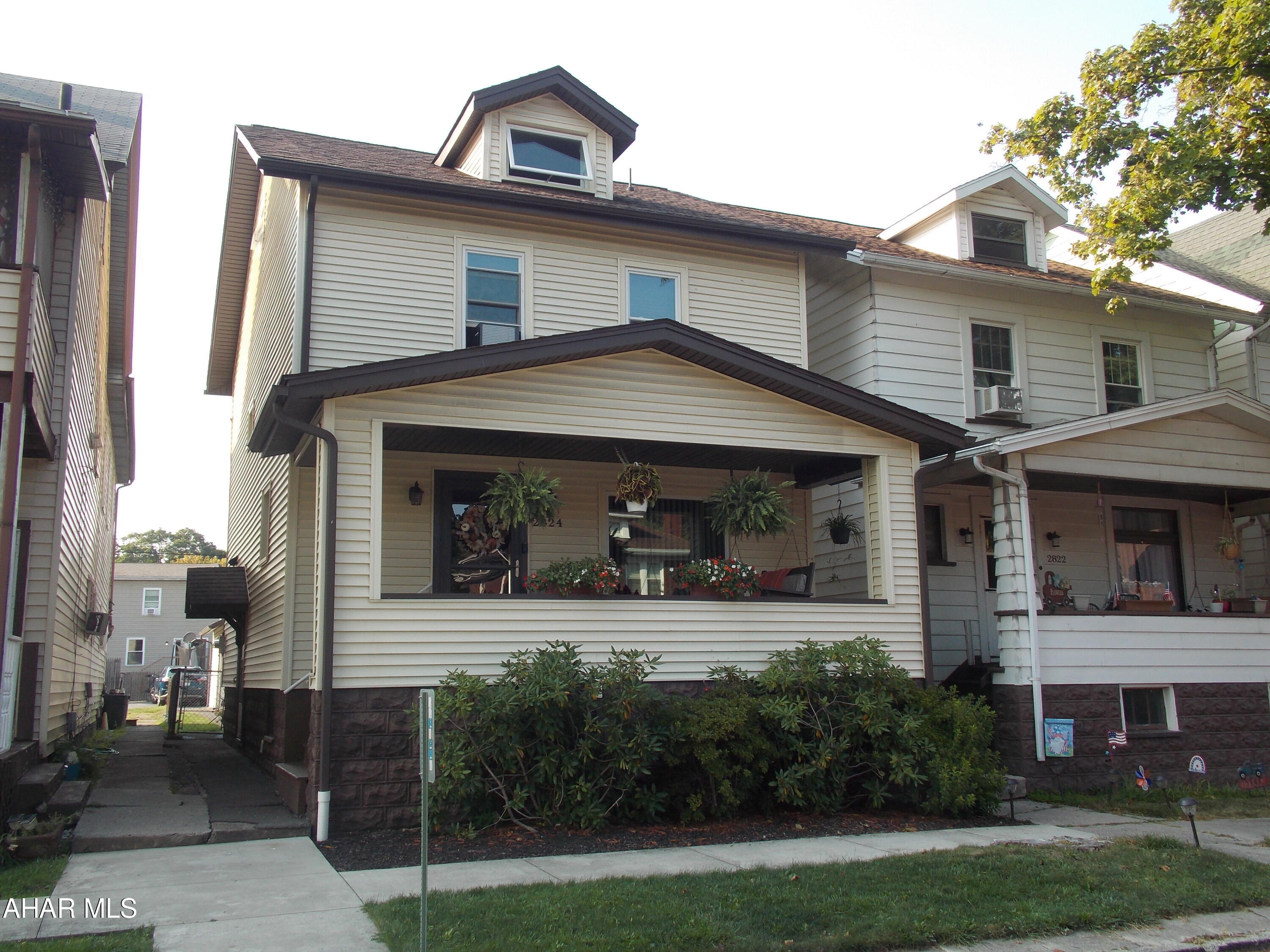 Baker Mansion - Residential