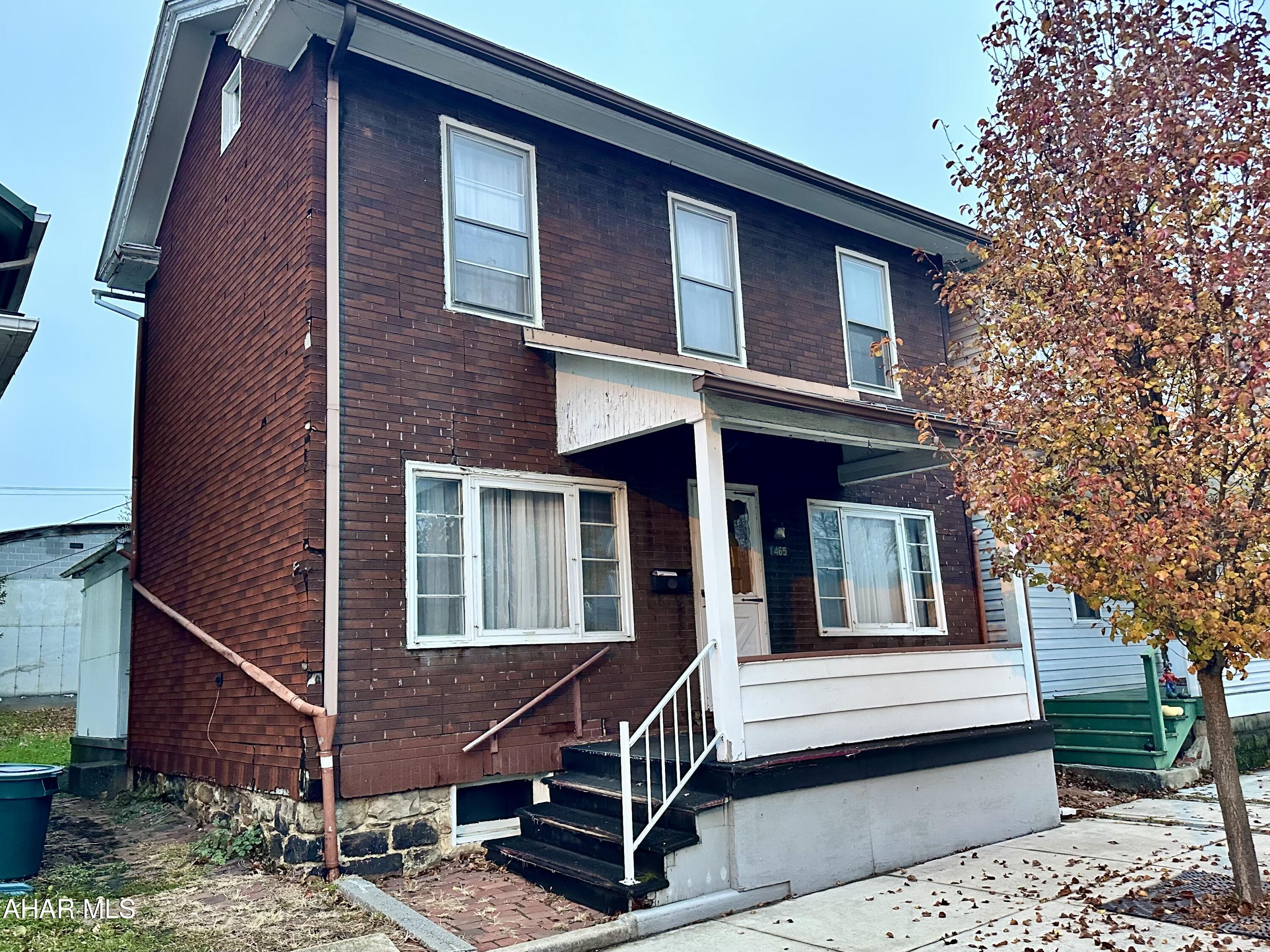 Charming home with great bones, ready for your personal touch! This property features a very spacious 2-car garage and can be moved into as-is, or easily updated to make it your own. Don't miss the opportunity to create your dream home in a convenient Tyrone location