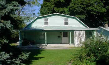 TWO STORY WITH WALKOUT BASEMENT. INTERIOR IN EXCELLENT CONDITION. EAST END/PLEASANT VALLEY AREA. EXCELLENT COMMERCIAL LOCATION WITH ADDITIONAL ACCESS FROM REAR ALLEY. THE HOUSE FEATURES NEW FURNACE, NEWER VINYL WINDOWS AND WELL MAINTAINED INTERIOR. GOOD EXPOSURE TO HIGHWAY.