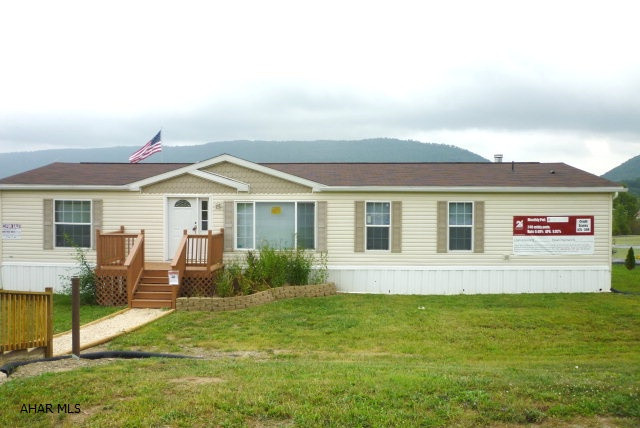 Newer double wide on oversized lot in the Spring Cove School District. The modern kitchen flows into the dining area and overlooks a corner fireplace with built in's for your electronic componets. New appliances in kitchen large master bath with seperate shower and soaking tub. Double sinks So much house for the money.