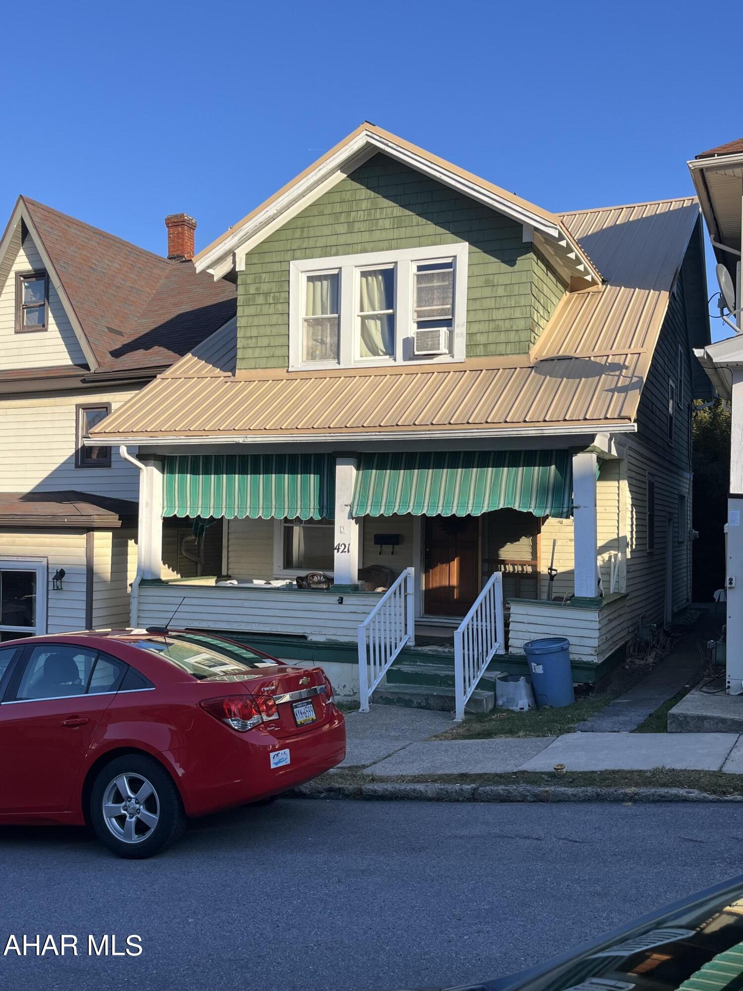 rent is 675 
This is a very long-term tenant. New furnace, windows & roof.  ML#74104, 74105, 74106, 74107,  are being sold together as a package for $260000.