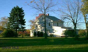 4br, 2-story, white aluminum siding Nice location, needs TLC, great starter home, dishwasher does not work.
