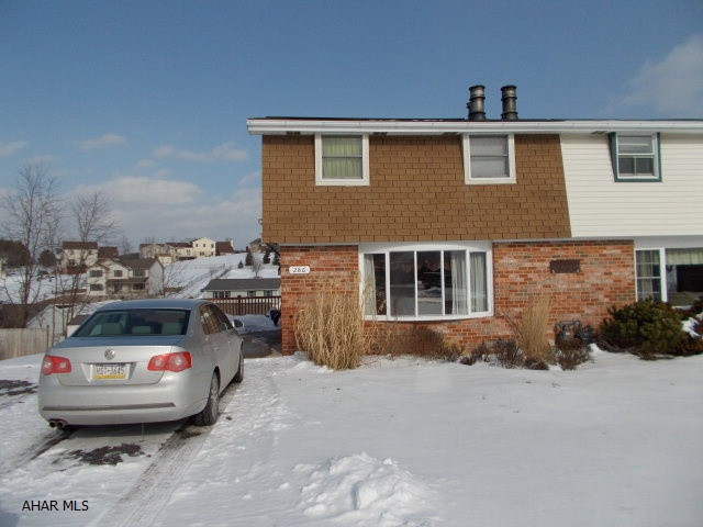 Recently updated end unit Townhouse in Maple Hollow. Freshly painted interior with updated kitchen, bath with double sinks, newer flooring throughout, family room, fireplace, deck, C/A..NO ASSOCIATION FEES.