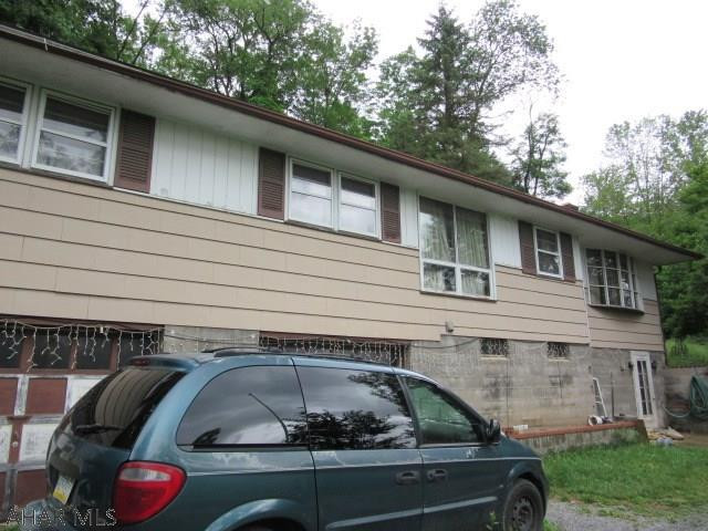 This property has been placed in an upcoming online event. All bids should be submitted at www.xome.com (void where prohibited). Please submit any pre-auction offers received through the property details page on Xome.com. Any post-auction offers will need to be submitted directly to the listing agent. All offers will be reviewed and responded to within 3 business days. All properties are subject to a 5% buyer's premium pursuant to the Auction Participation Agreement and Terms & Conditions (minimums will apply). Please contact listing agent for details and commission paid on this property. Bidding 9/16/207 to 9/18/2017