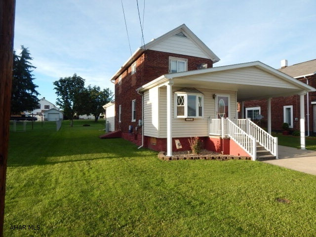Just move right into this Beautiful 3BR, open floor plan home in the Central Cambria school district