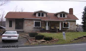2 LOTS INCLUDED.  51.8X86 WITH HOUSE, EXTRA LOT 50X150. WATER TURNED OFF,  DO NOT USE WATER!!! DO NOT USE SINK OR TOILET!