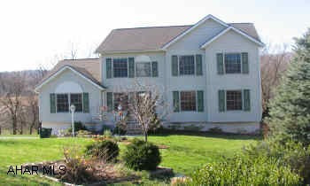 Vinyl 2 story, 3 bedrooms, 2.5 baths, great room with vaulted Ceiling & fireplace, lg. oak kitchen, family room with fireplace, 1st floor laundry room, security system, walkout basement, Holbg. schools. NO SHOWINGS UNTIL 4/20/05 DO NOT LET CAT IN HOUSE! Vinyl 2 story, 3 bedrooms, 2.5 baths, great room with vaulted Ceiling & fireplace, lg. oak kitchen, family room with fireplace, 1st floor laundry room, security system, walkout basement, Holbg. schools. NO SHOWINGS UNTIL 4/20/05 DO NOT LET CAT IN HOUSE!