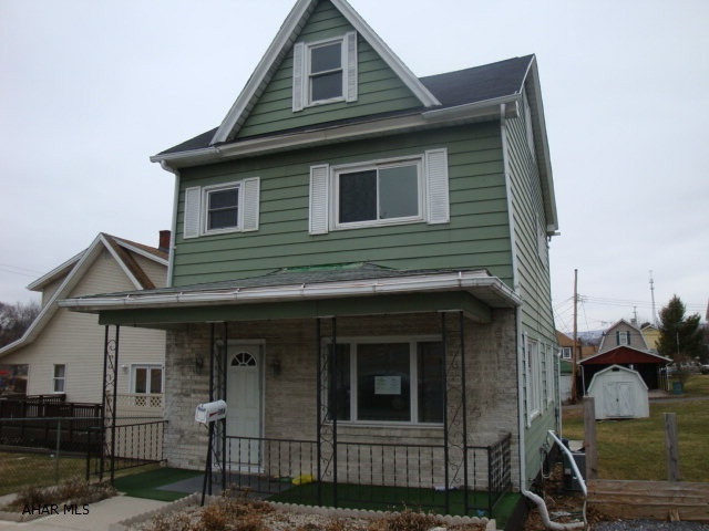 Great price in a convenient location, large lot, many updates, updated kitchen and bath, hardwood floors, pergo flooring, a little tlc would make this a great home-- 2 year Home Protect Limited Home Warranty available to owner occupants. This property is eligible under Freddie Mac First Look Initiative through 04/26/2011.
