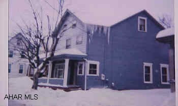 Nice duplex = $850.00 a month gross income - seller pays all utilities, new roof, off street parking - will look at all offers! Nice duplex = $850.00 a month gross income - seller pays all utilities, new roof, off street parking - will look at all offers!