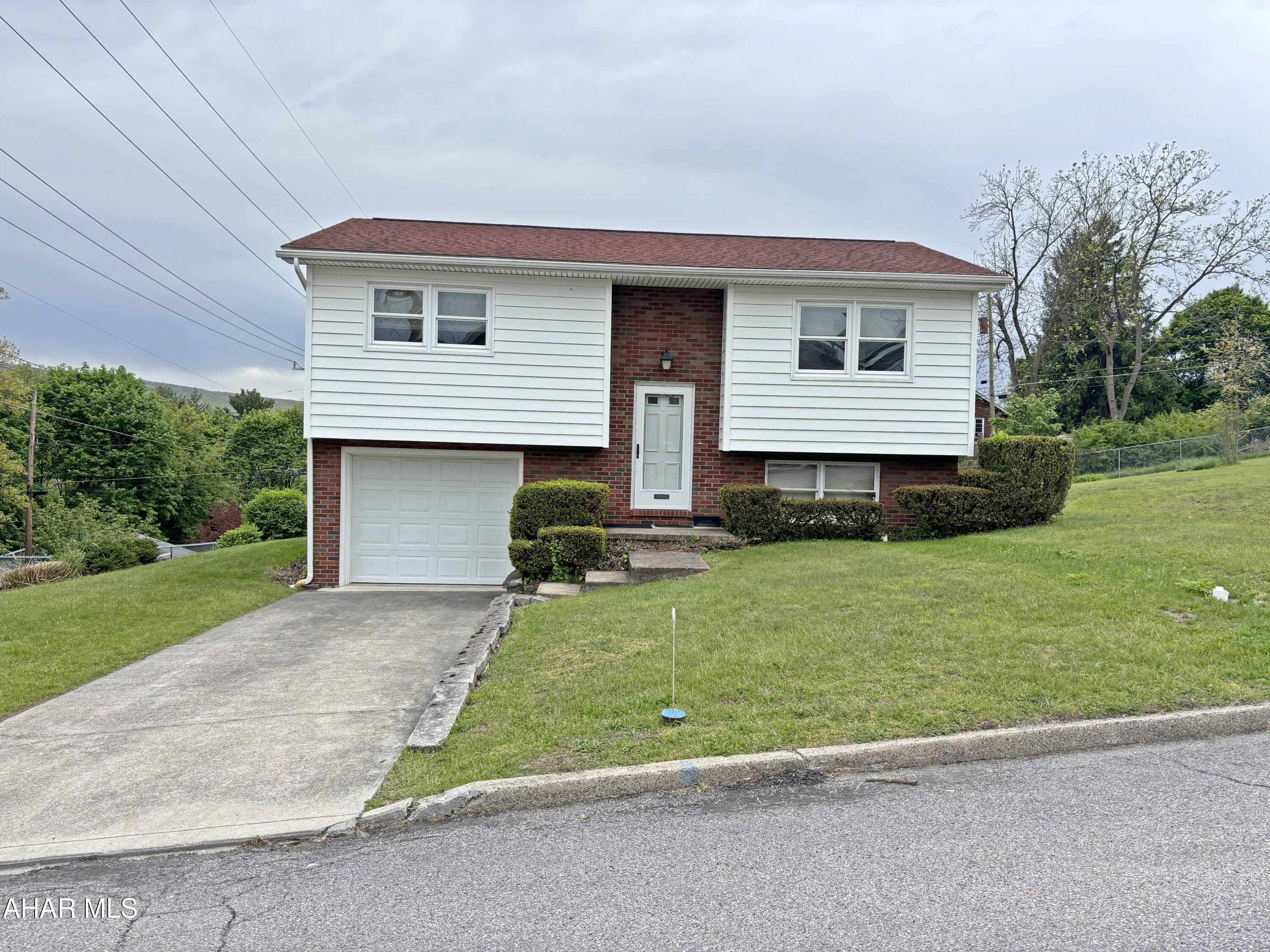 Well-maintained bi-level home on almost 1/2 an acre featuring 2 bedrooms and 1.5 baths. This charming property offers a durable brick and vinyl exterior, a spacious fenced yard perfect for outdoor enjoyment, and a garage for added convenience and storage.
