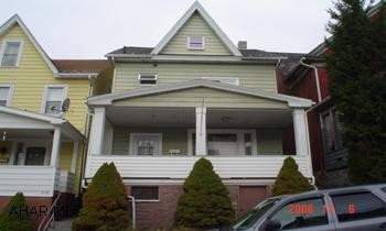3-4BR 1BA home woth 1 car garage Not a bad home for a little bit of fixing up.