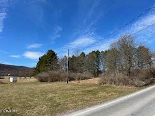 1 acre lot in the desirable Kettle Road area. Ready for your new build.