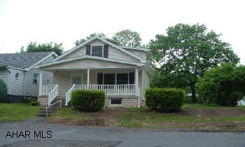 EAST END COMPLETELY REMODELED WITH ALL NEW EXTERIOR, NEW KIT., NEW BATH, NEW CARPET, PAINT, MECHANICS. GREAT LOCATION ON HUGE LOT, GREAT CURB APPEAL! CALL BOB MILLER. EAST END COMPLETELY REMODELED WITH ALL NEW EXTERIOR, NEW KITCHEN, NEW BATH, NEW CARPET, PAINT, MECHANICS. GREAT LOCATION ON HUGE LOT. GREAT CURB APPEAL! CALL BOB MILLER.