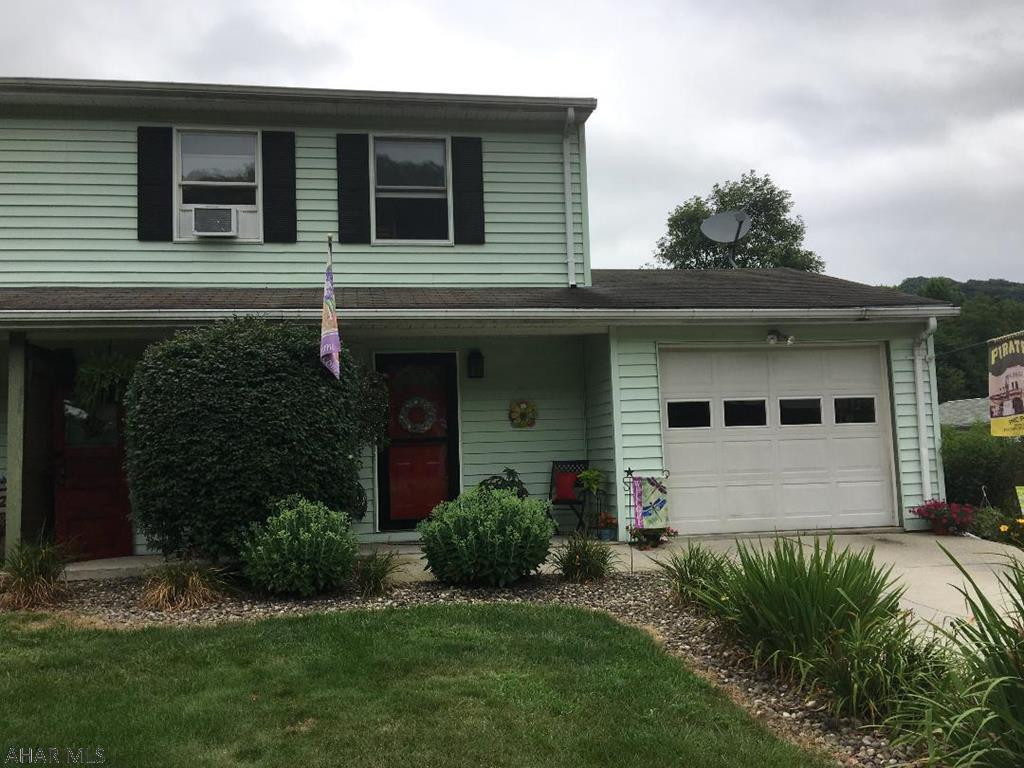 Great space for entertaining! This charming place is in a convenient location just 5 minutes from the mall, but far enough away that you don't feel like your in the city. Screened in porch as well as new deck offer a great space to entertain. Great neighborhood,