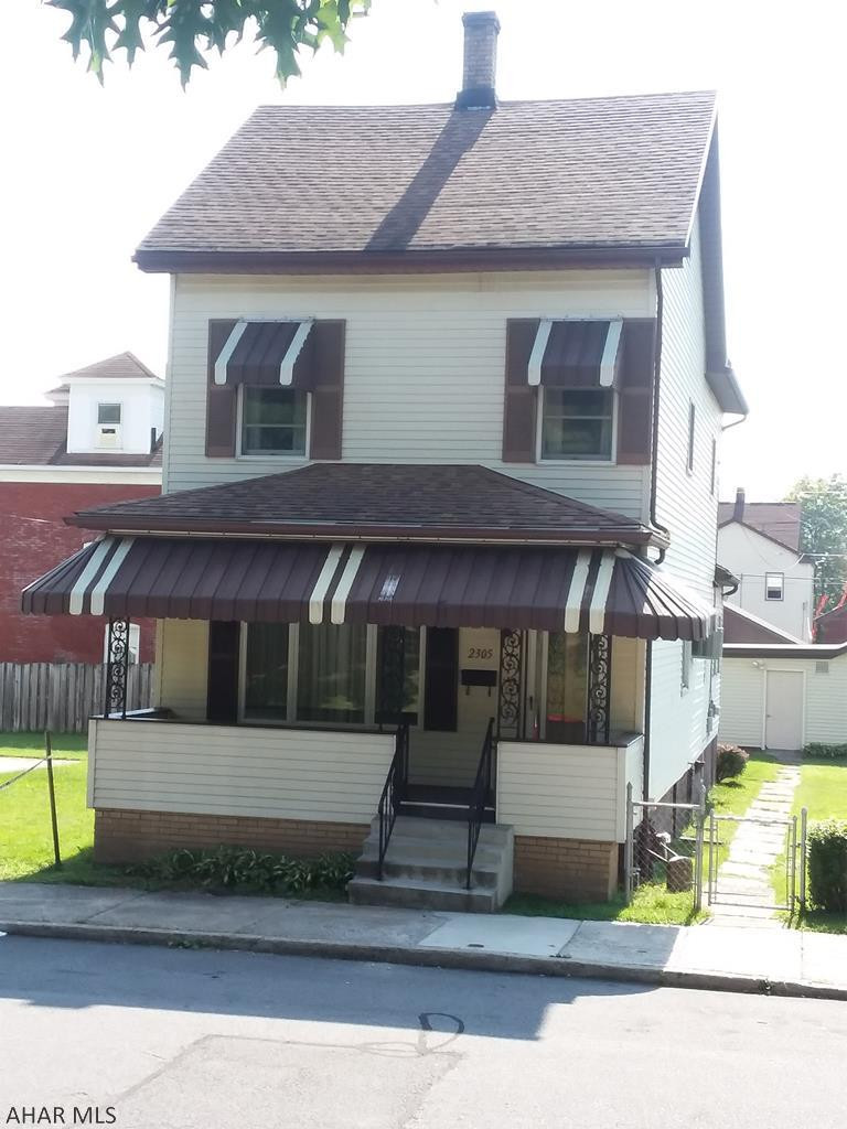 Large level lot, fenced in yard, hardwood floors and nice oak kitchen cabinets.