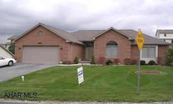 1 STORY BRICK AND VINYL SIDED HOME WITH 2 CAR ATTACHED GARAGE.  BEAUTIFUL 4 YEAR OLD RANCH. FOYER ENTRANCE TO GREAT ROOM. GAS FIREPLACE. PILLARED AREA FOR DR. KITCHEN HAS LARGE EATING AREA. MBR HAS LARGE BATH WITH JACUZZI. PARTIALLY FINISHED BASEMENT. FRESH PAINT.