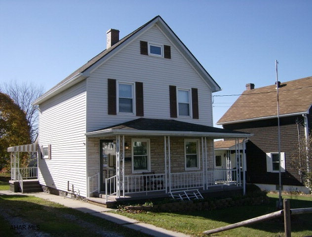 2 story, vinyl sided 3BR home on a 50 x 140 lot. Oil hot water BB heat. Shed included
