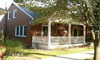 1-1/2 STORY ALL BRICK, 3 BEDROOM, 2 BATH, REMODELED HOME.  50X120 LOT. BEAUTIFULLY REMODELED HOME, NEW KITCHEN, HARDWOOD FLOORS, NEW BATHS, NEWLY BUILT 16X22 GARAGE, NEW FRONT PORCH (PATIO).  FIREPLACE.  200 AMP SERVICE.