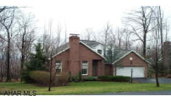 4br-3.5ba - cusom built beauty in Stonehedge - more than meets the eye - huge fr-bull basement 2 tier deck/patio overlooking wooded back yard! 4br-3.5ba - cusom built beauty in Stonehedge - more than meets the eye - huge fr-bull basement 2 tier deck/patio overlooking wooded back yard!