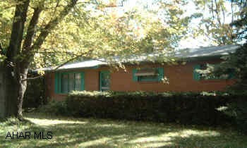 Spacious 4+bedroom,1.5 Bath Ranch / 3 private acres. Ahh Country!! Bellwood Schools- Spacious 4+Bedroom ranch-extremely private back yard-over 3 acres. Won't last, Bring offers!  No Showings until 10-18-04