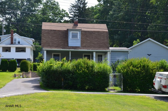 Nice starter home in Lakemont. HUGE 3 CAR HEATED GARAGE. This is a must see for the man who likes to work on cars. This garage has a work area, storage above, a 1/2 bath, and cable hook up. For all the ladies there is a front and back covered porch to enjoy the summer evenings. This home also features a nice big side yard and is conveniently located close to restaurants and shopping.