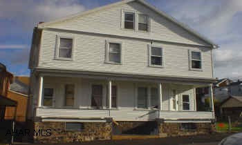 2 side by side units, seperate utilities, each side has 3 bedrooms. City of Altoona license. Great income producer!