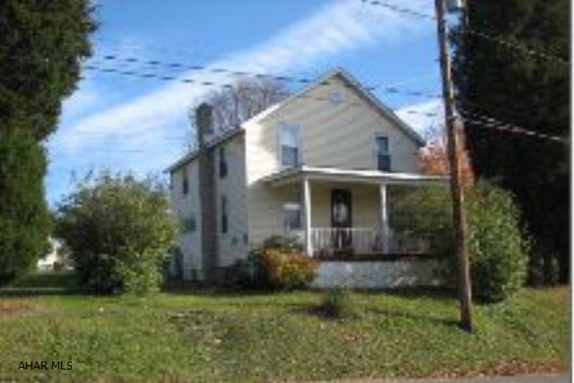 Cozy home on almost an acre corner lot in popular Level Rd area. Great main floor living with completely updated bathroom and living room. Spacious kitchen and convenient mud/laundry room. 3 bedrooms upstairs with good closet space. Beautiful yard and view!