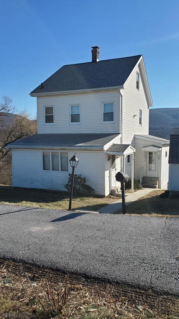 A fixer upper with a view! Bring your imagination!