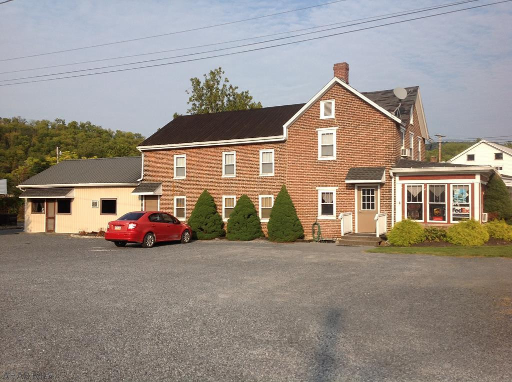 If you are looking for an Investment property that you can live above or lease apartment while you have two great rentals below during daylight hours only - this property is for the investor.
