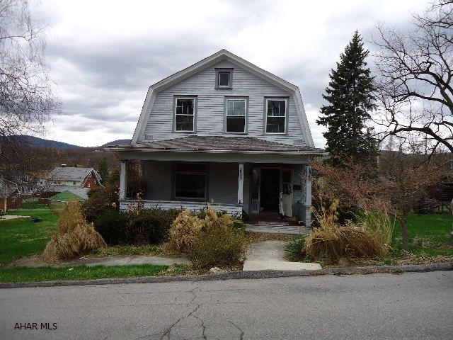 Property is Sold AS IS - Do not go on deck - NOT SAFE. Per seller offers must be submitted via Hubzu.com. Buyer to pay $299 technologhy fee to Hubzu.com @ closing. Loan #7092764864