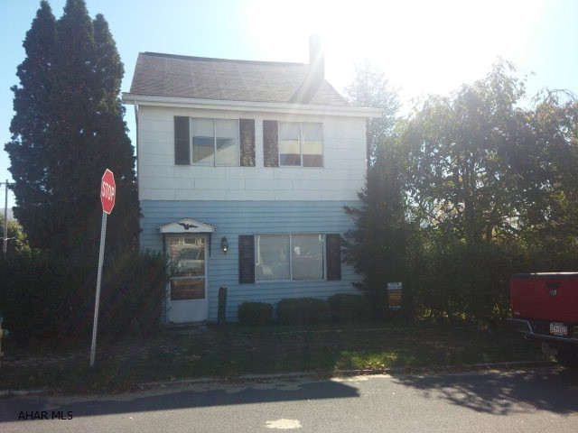 Sold As IsThis property can easily be converted to a multi family living or can be spruced up and made into a single family home. Lots of potential.